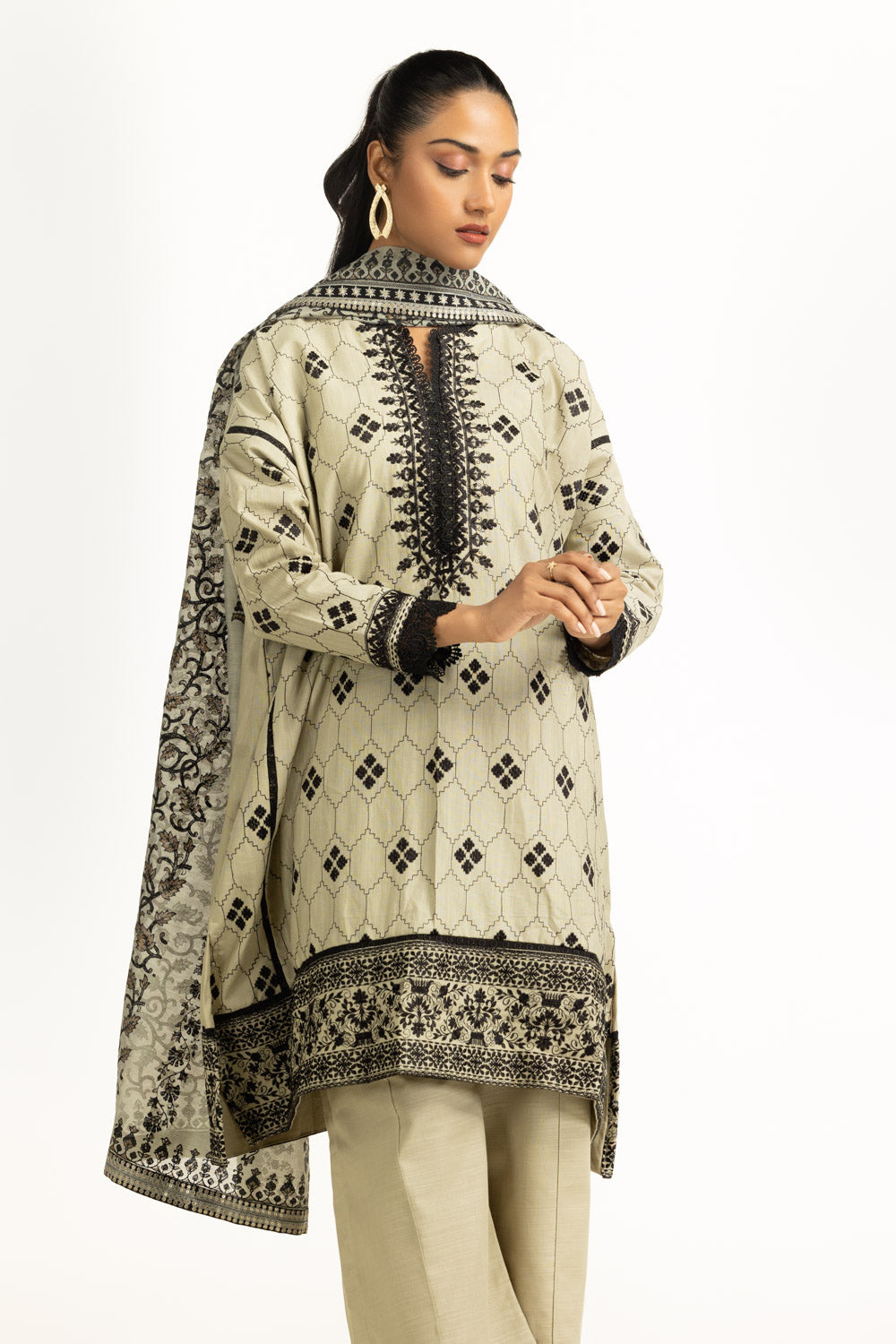 3PC Khaddar Embroidered Suit