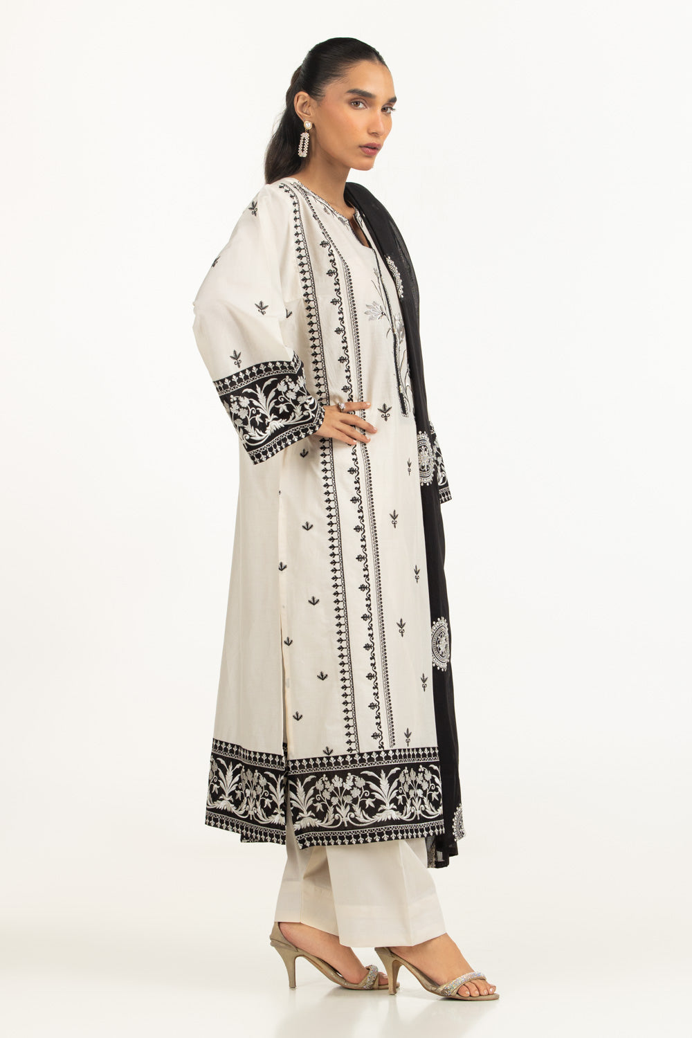 3PC Lawn Embroidered Suit