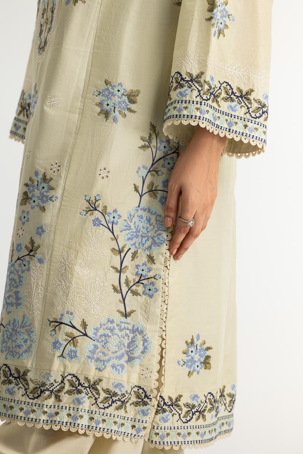 3PC Lawn Embroidered Suit With Chiffon Embroidered Dupatta