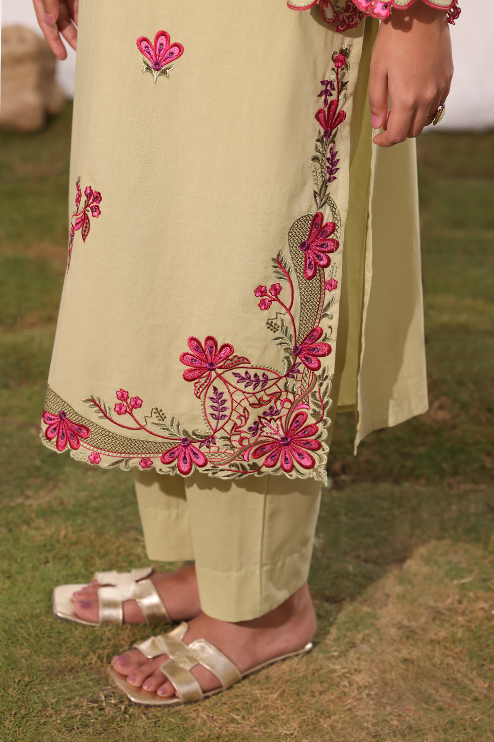 3Pc Cambric Embroidered Suit