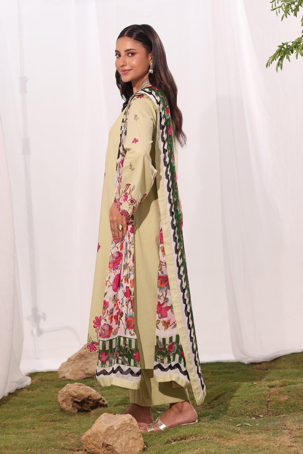 3Pc Cambric Embroidered Suit