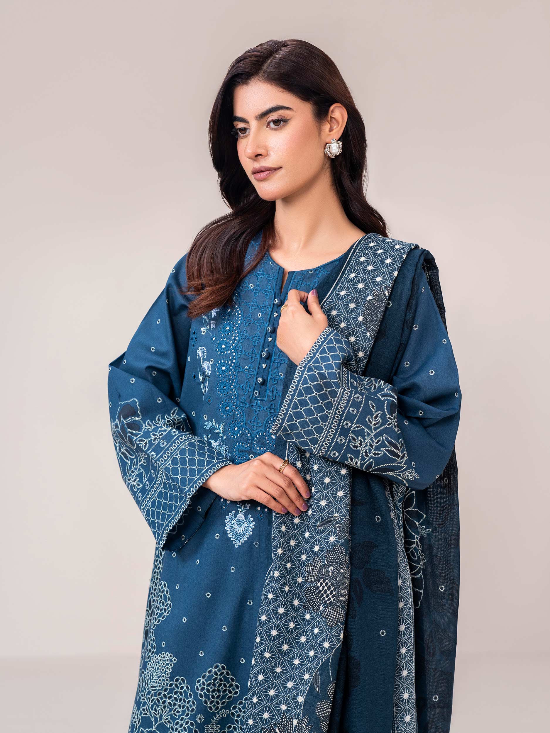 3 Piece Khaddar Suit- Embroidered (Pret)