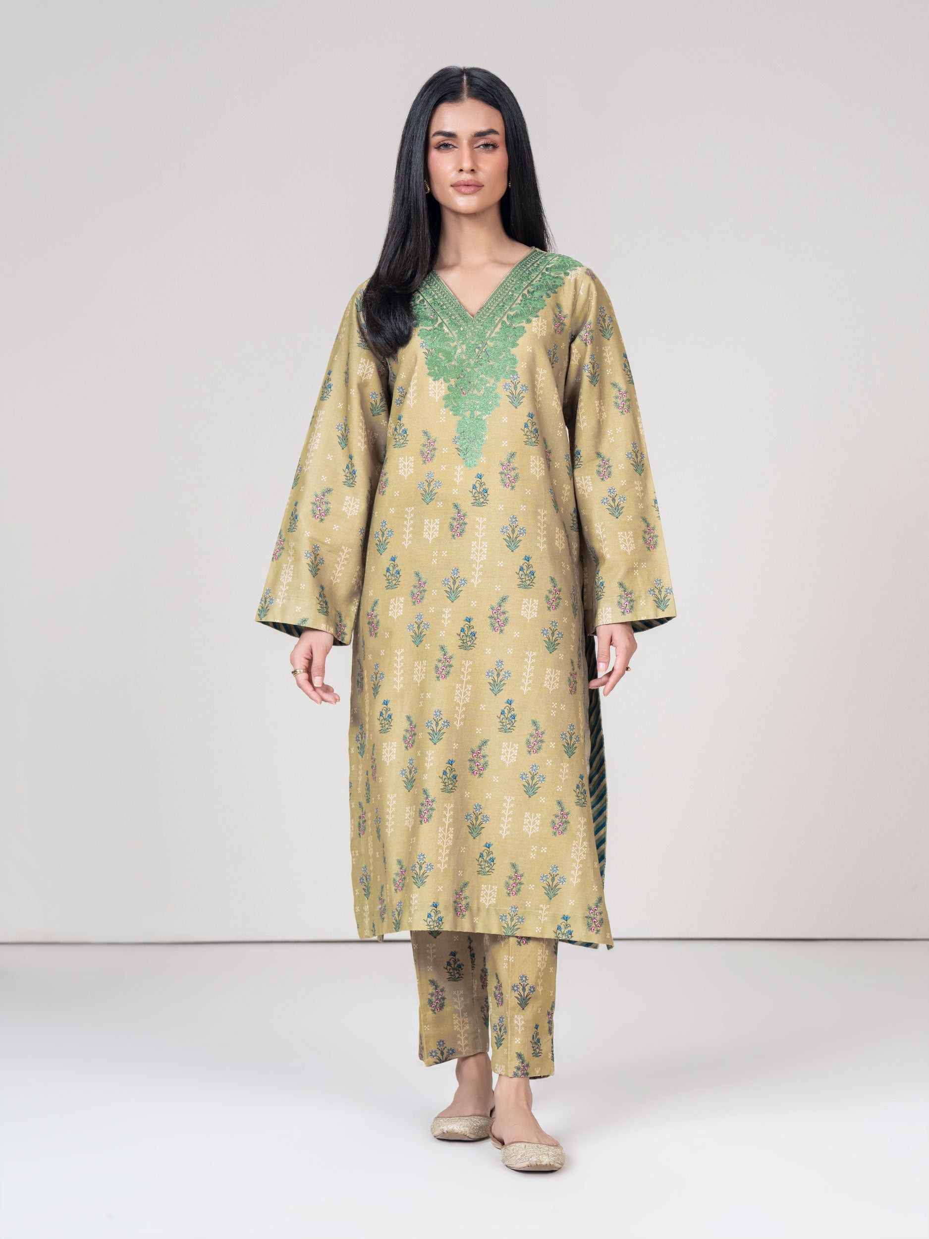2 Piece Khaddar Suit- Embroidered (Pret)