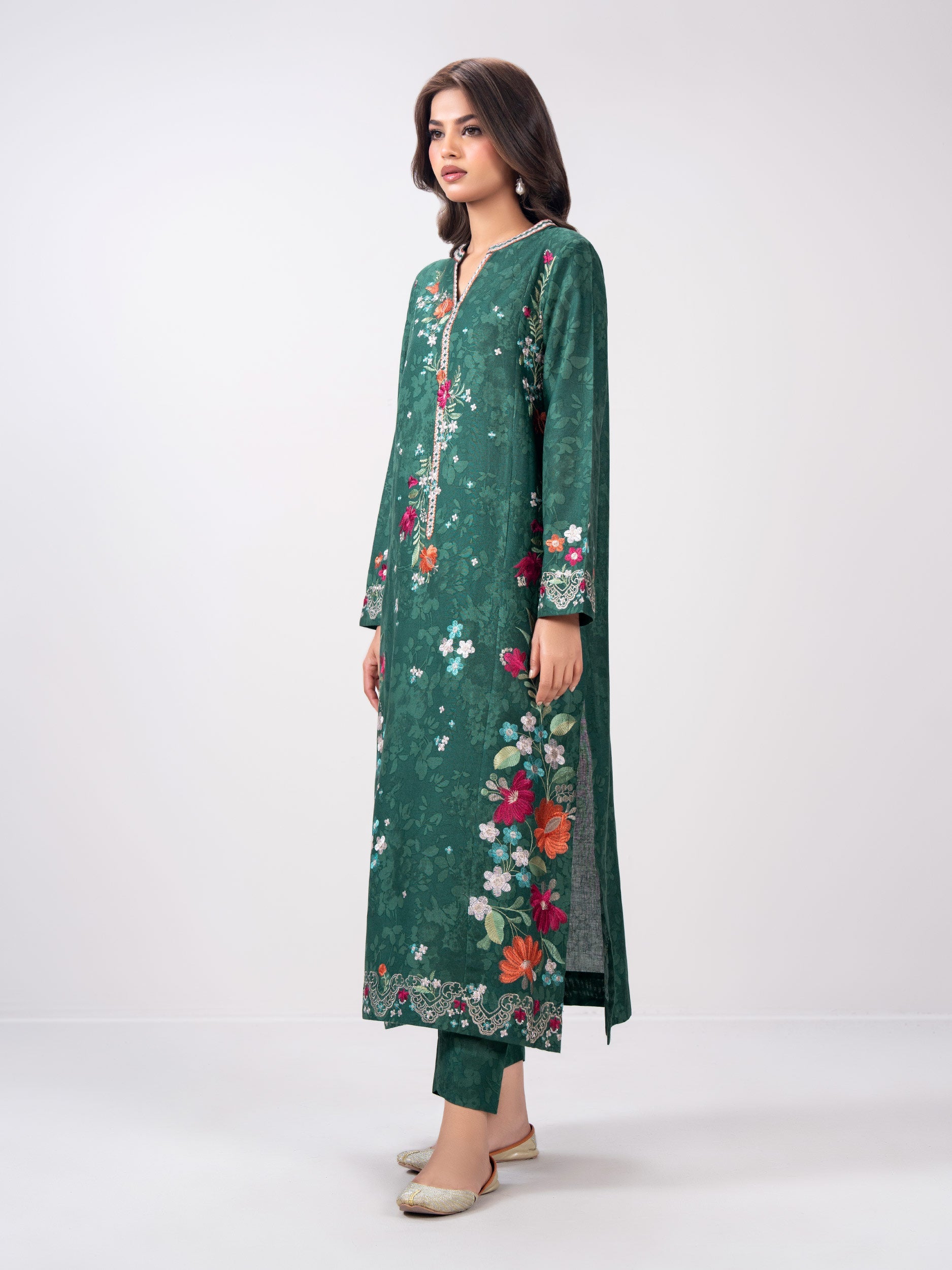 2 Piece Khaddar Suit- Embroidered (Pret)