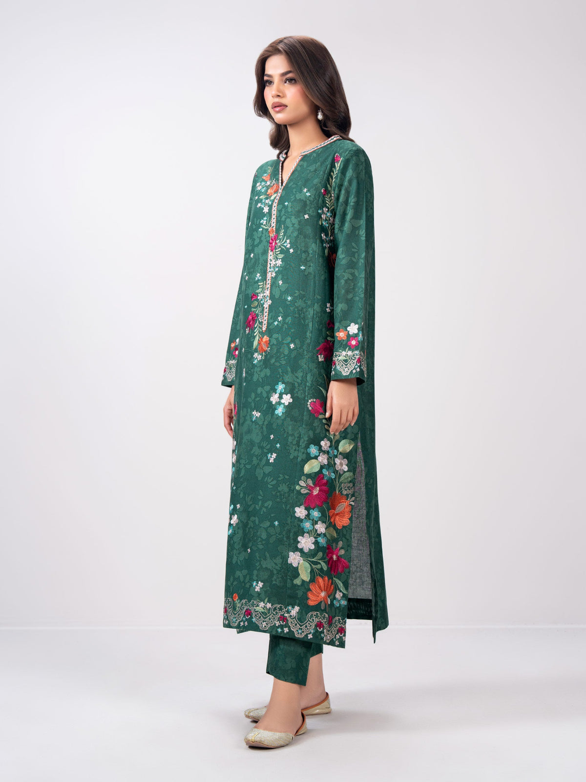 2 Piece Khaddar Suit- Embroidered (Pret)