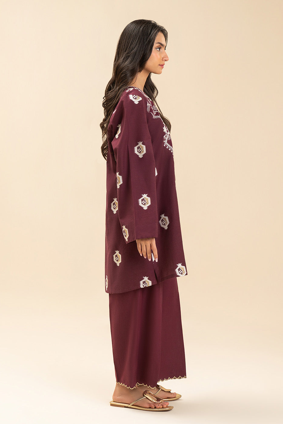 2 PIECE EMBROIDERED LUREX JACQUARD SUIT (PRET)