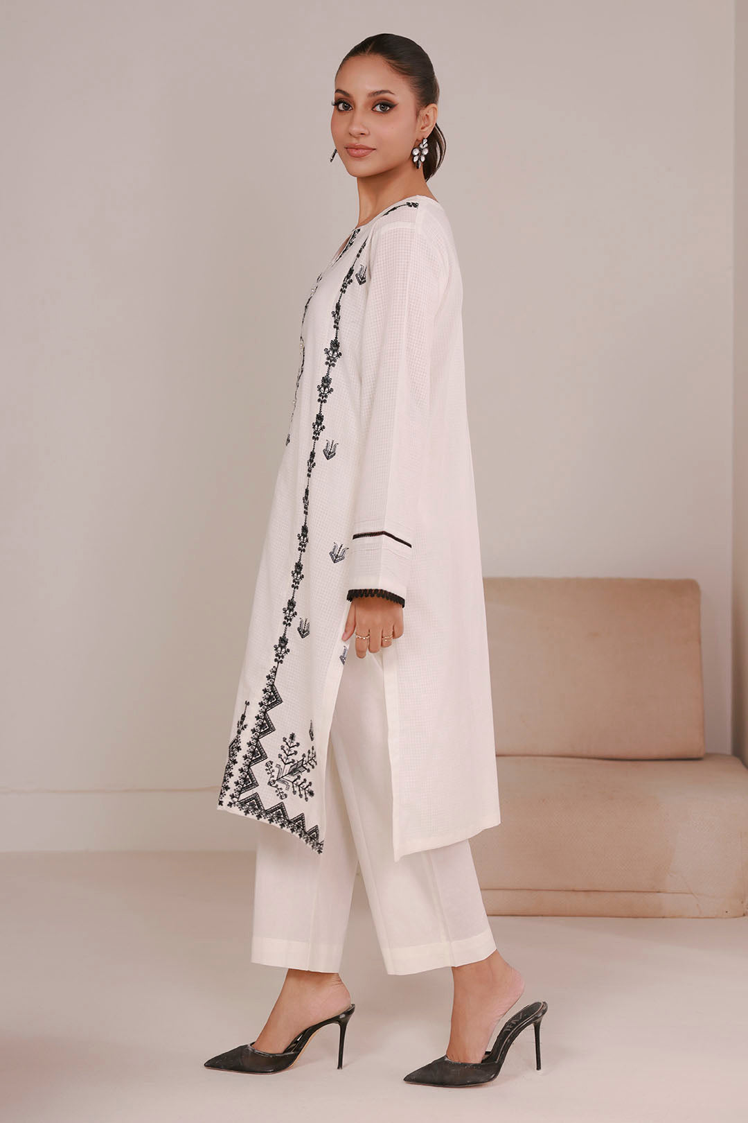 Embroidered Kurta Trouser - 2183
