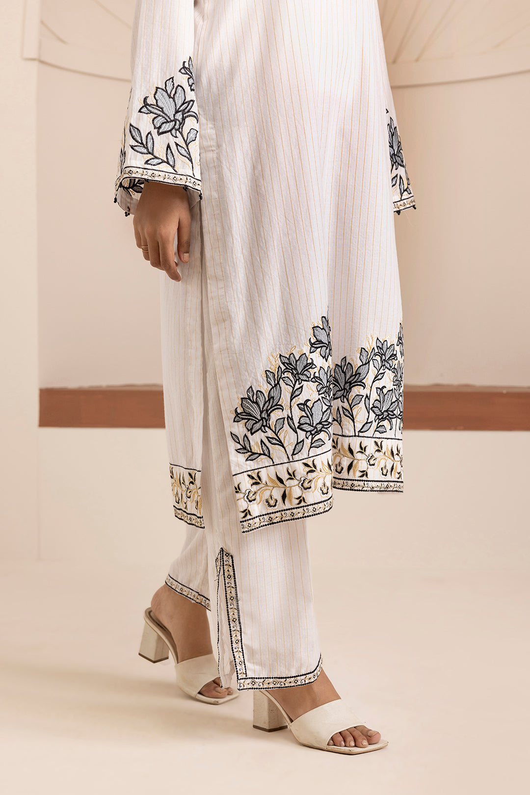 Embroidered Kurta Trouser - 2826