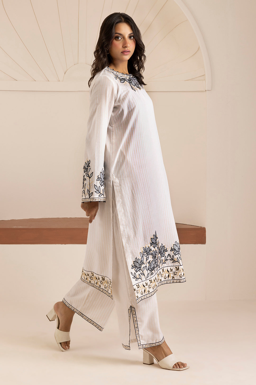 Embroidered Kurta Trouser - 2826