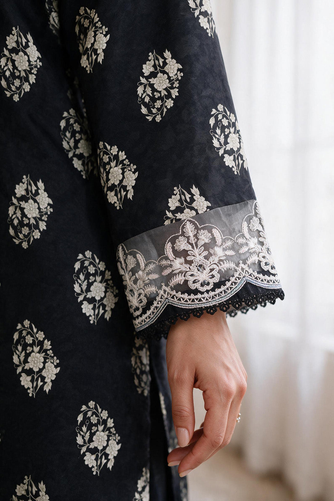 Embroidered Kurta Dupatta - 2925