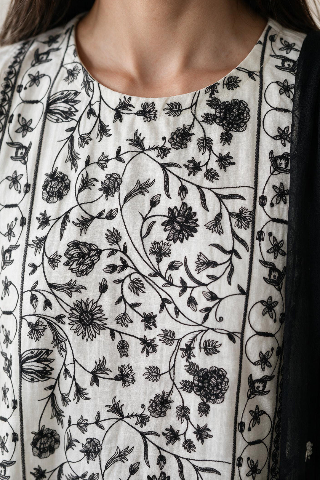 Embroidered Kurta Dupatta Trouser - 3374