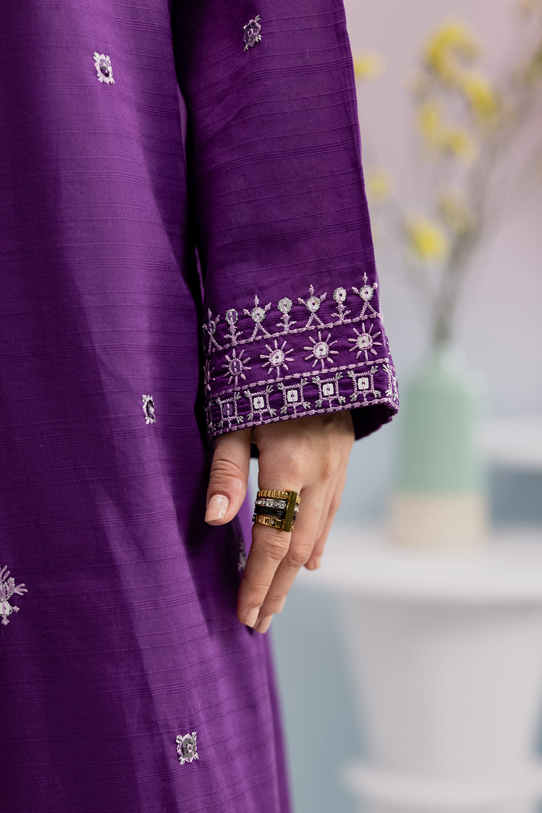 Embroidered Kurta Trouser - 2582