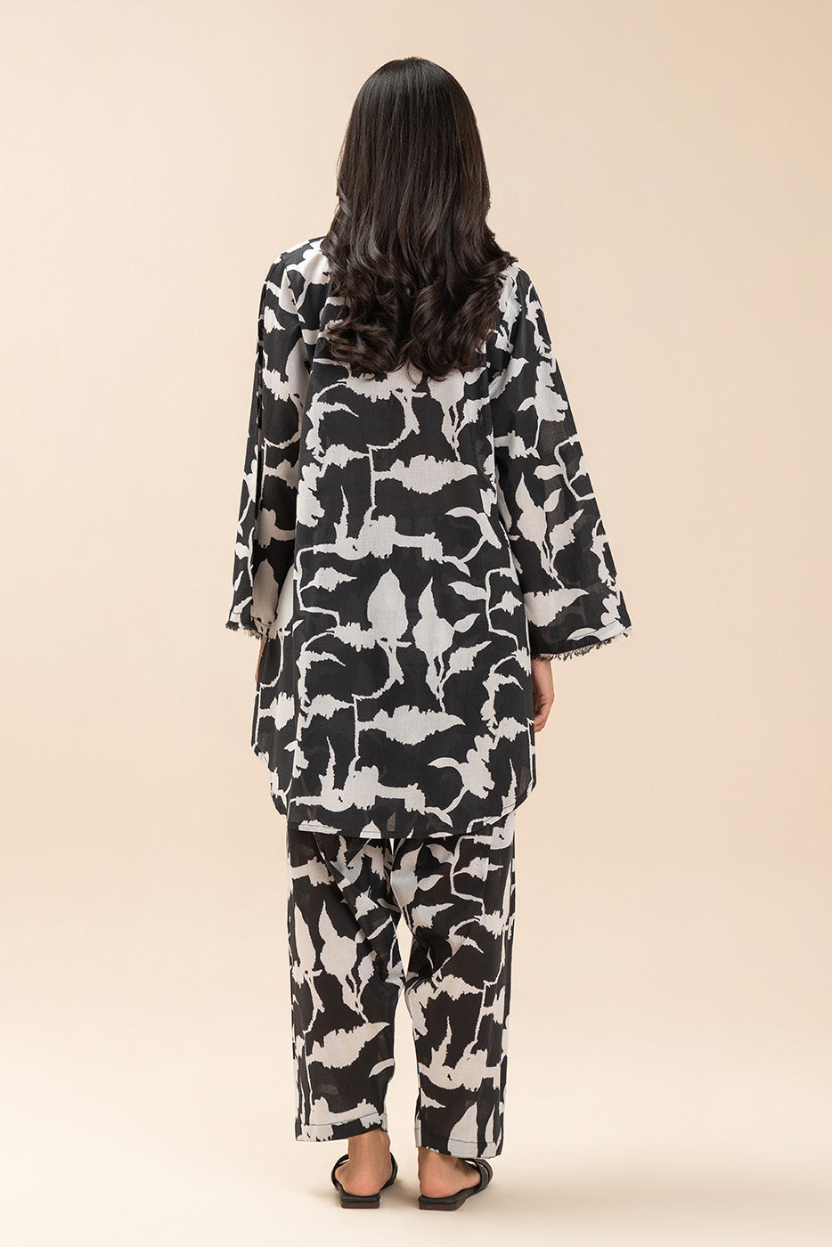 2 PIECE PRINTED  LAWN SUIT (PRET)