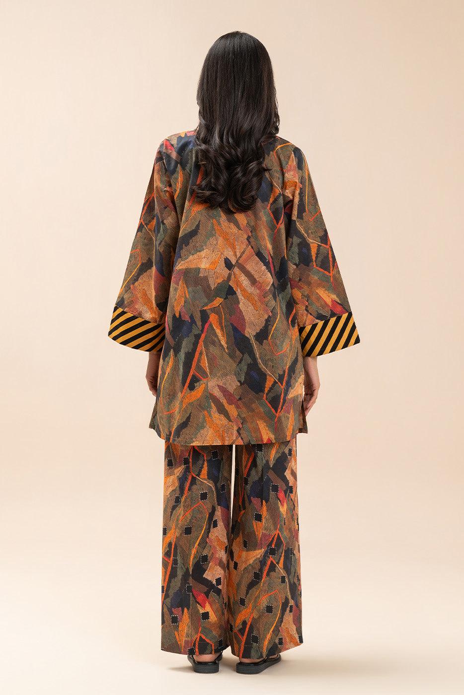 2 PIECE PRINTED  LAWN SUIT (PRET)